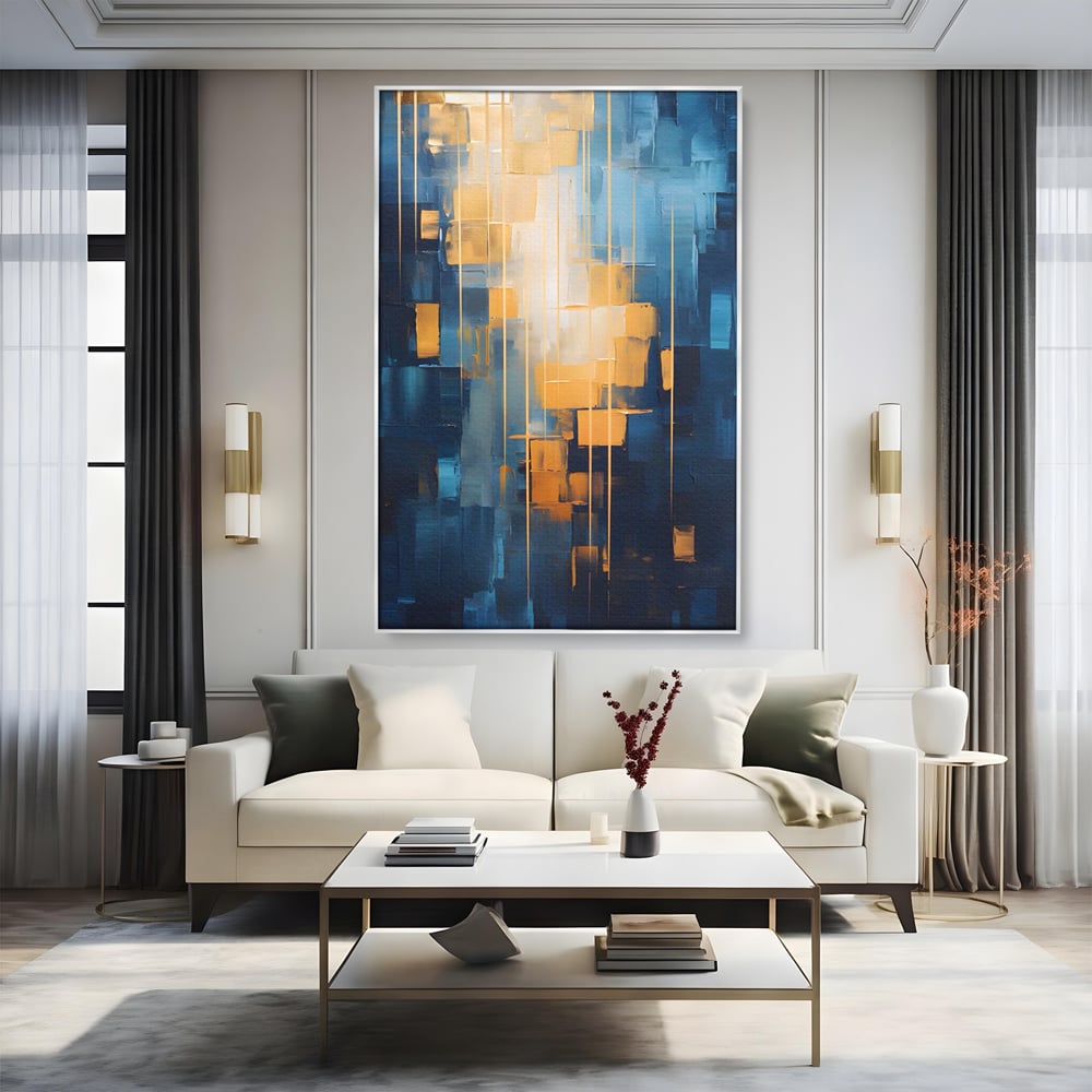 Tablou canvas cu pictura abstracta cu linii aurii, in rama de aluminiu argintiu, pe perete intr-un living
